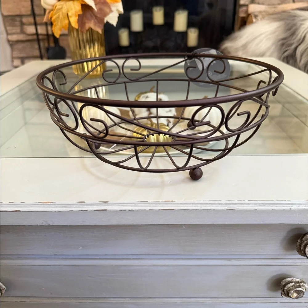 Monocrome Home organization meets